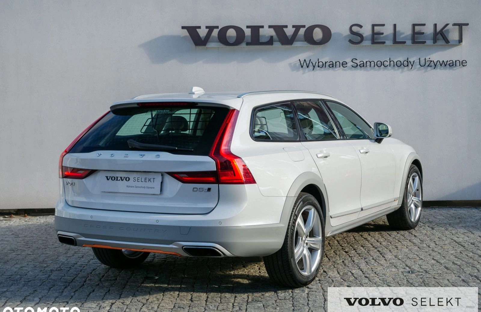 Volvo V90 Cross Country cena 152900 przebieg: 131120, rok produkcji 2018 z Gąbin małe 781